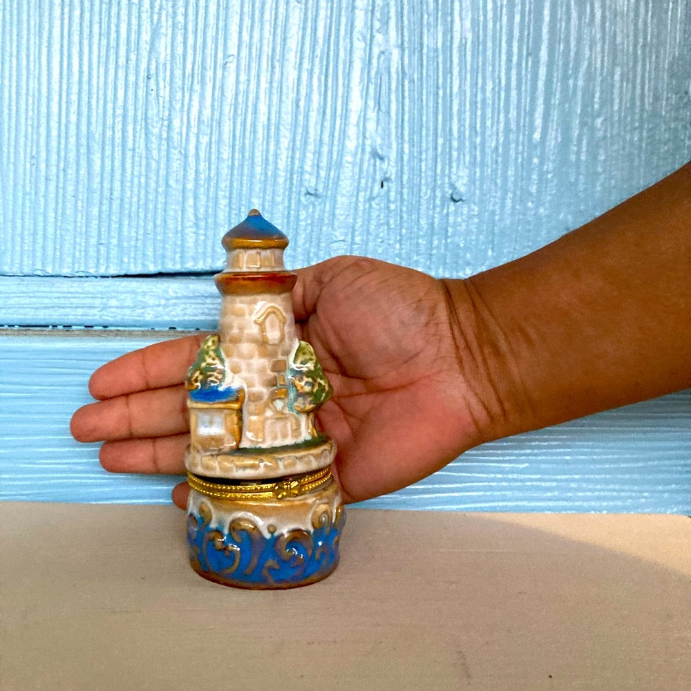 lighthouse box